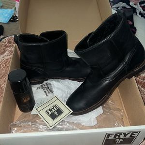 Like NEW Frye Mara Button Shrt Leather Boot 8.5 M BLACK Fur Shearling Distressed